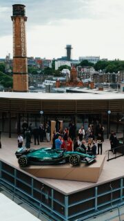 Overlooking the heart of London, the exclusive Harrods Helideck became the setting for a bespoke brand activation, where an iconic Formula 1 car and bold branding came together against the city’s iconic skyline.